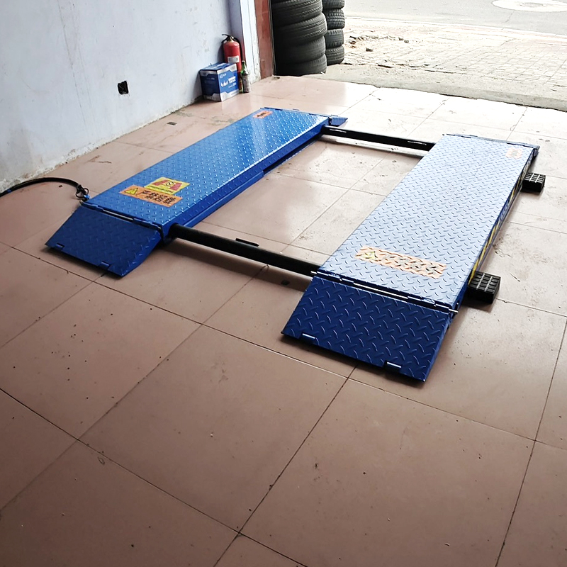 Auto Repair Shop Design - Sollevatore Idraulico per Auto a Mezza